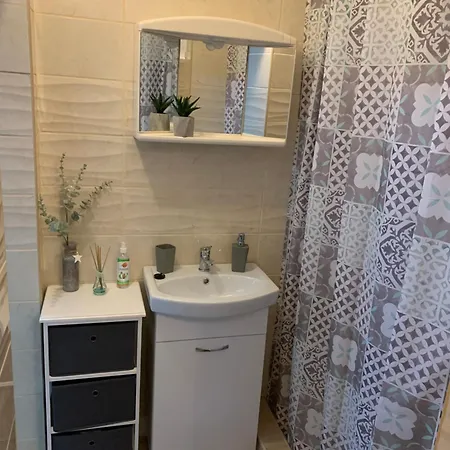 Liliom Apartment *